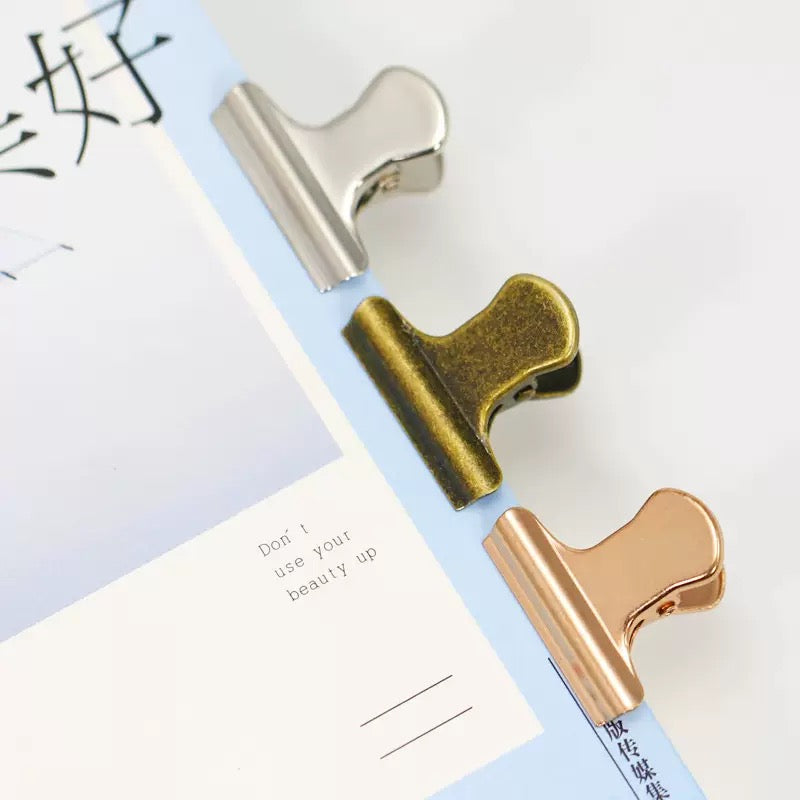 Vintage Book / Paper Clip (3cm)