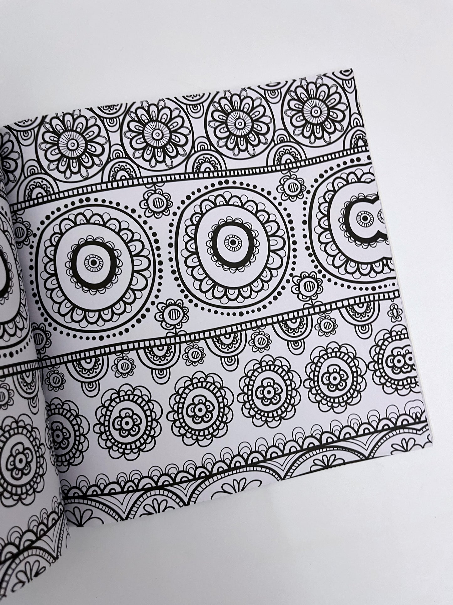 Large-sized Zen Mandalas Coloring Book (100 sheets)